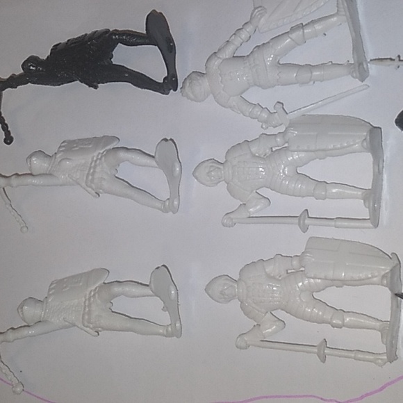 Vintage Gladiator Figurines- (Plastic) - Picture 11 of 15